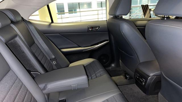 LEXUS 300h Executive Tecno + Navibox 182€/mes