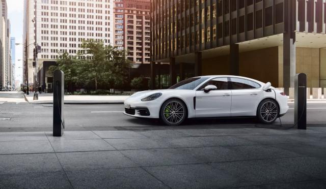 Porsche Panamera 4 E-Hybrid