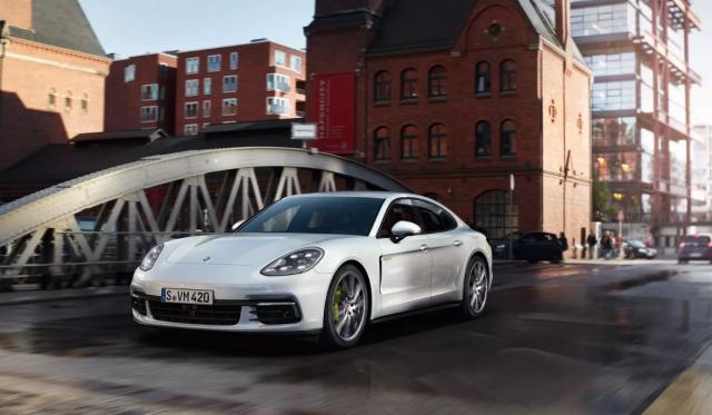 Porsche Panamera 4 E-Hybrid