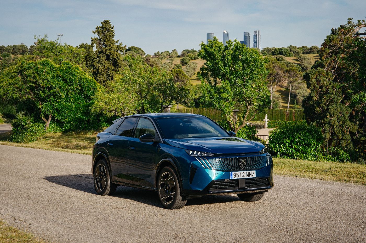 Adiós al mito de la falta de autonomía en un coche eléctrico: objetivo ir a la playa sin recargar un Peugeot E -3008 conseguido