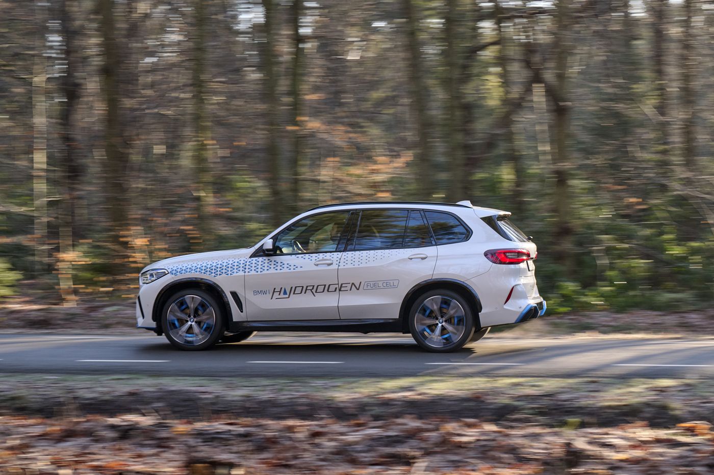 BMW ha presentado el iX5 Hydrogen es el precursor de la flota piloto de la marca para vehículos propulsados por hidrógeno