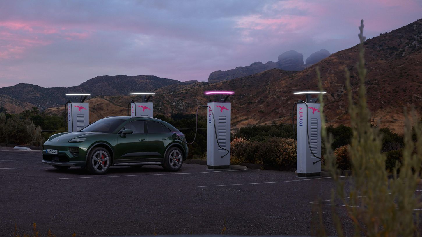 Porsche ofrece las claves para viajar sin problemas en eléctrico con su planificador Porsche ChargingPlanner