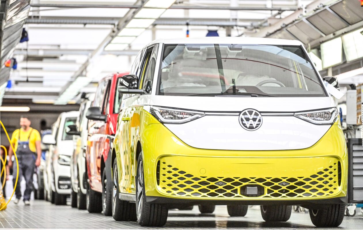 Volkswagen I D Buzz de pasajeros y de carga completamente eléctricas desde 58200 euros