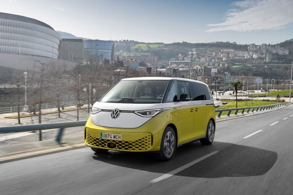 Ya están disponibles las Volkswagen I D. Buzz de pasajeros y de carga completamente eléctricas, desde 58.200 euros