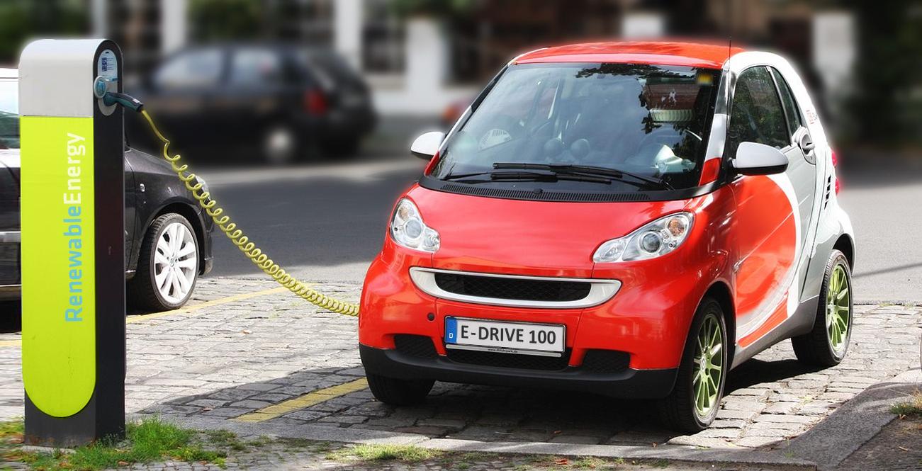 El coche eléctrico necesita una reforma fiscal y reducir el IVA