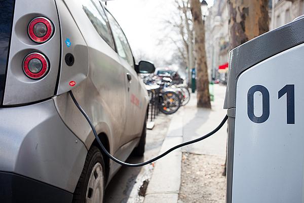 El mercado de vehículos eléctricos estará valorado en 23.900 millones de dólares para 2027