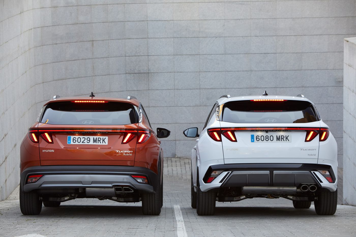 Ford Kuga PHEV y Hyundai Tucson híbrido, dos modelos actualizados y rivales que enarbolan la bandera de la electrificación