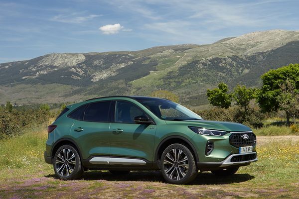 Ford Kuga PHEV y Hyundai Tucson híbrido, dos modelos actualizados y rivales que enarbolan la bandera de la electrificación