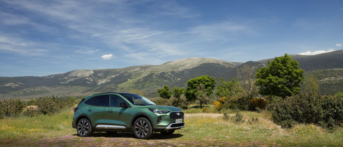 Ford Kuga PHEV y Hyundai Tucson híbrido, dos modelos actualizados y rivales que enarbolan la bandera de la electrificación