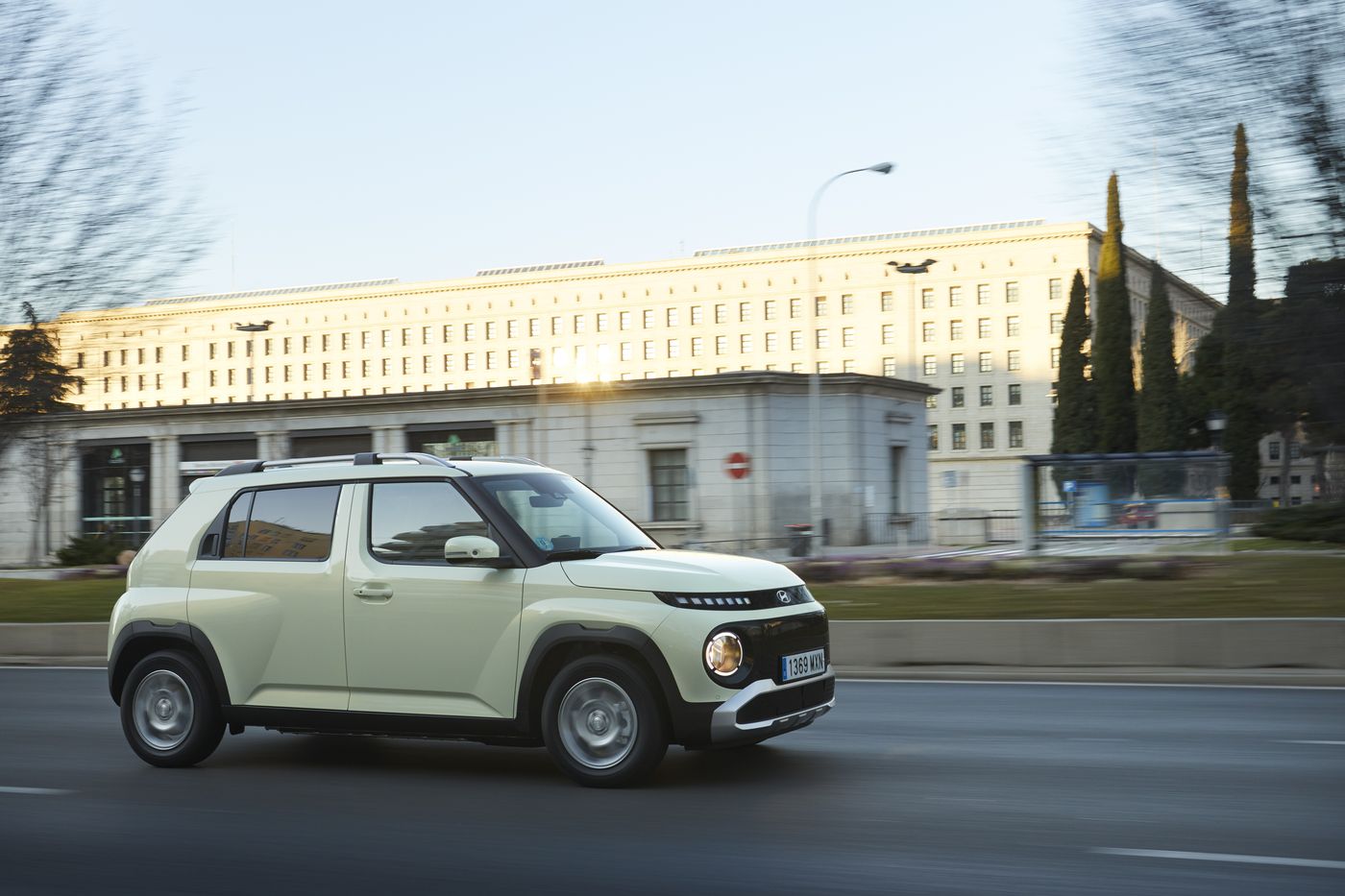 El Hyundai Inster es un nuevo modelo eléctrico urbano desde 24.990 euros y con autonomía de hasta 370 kilómetros