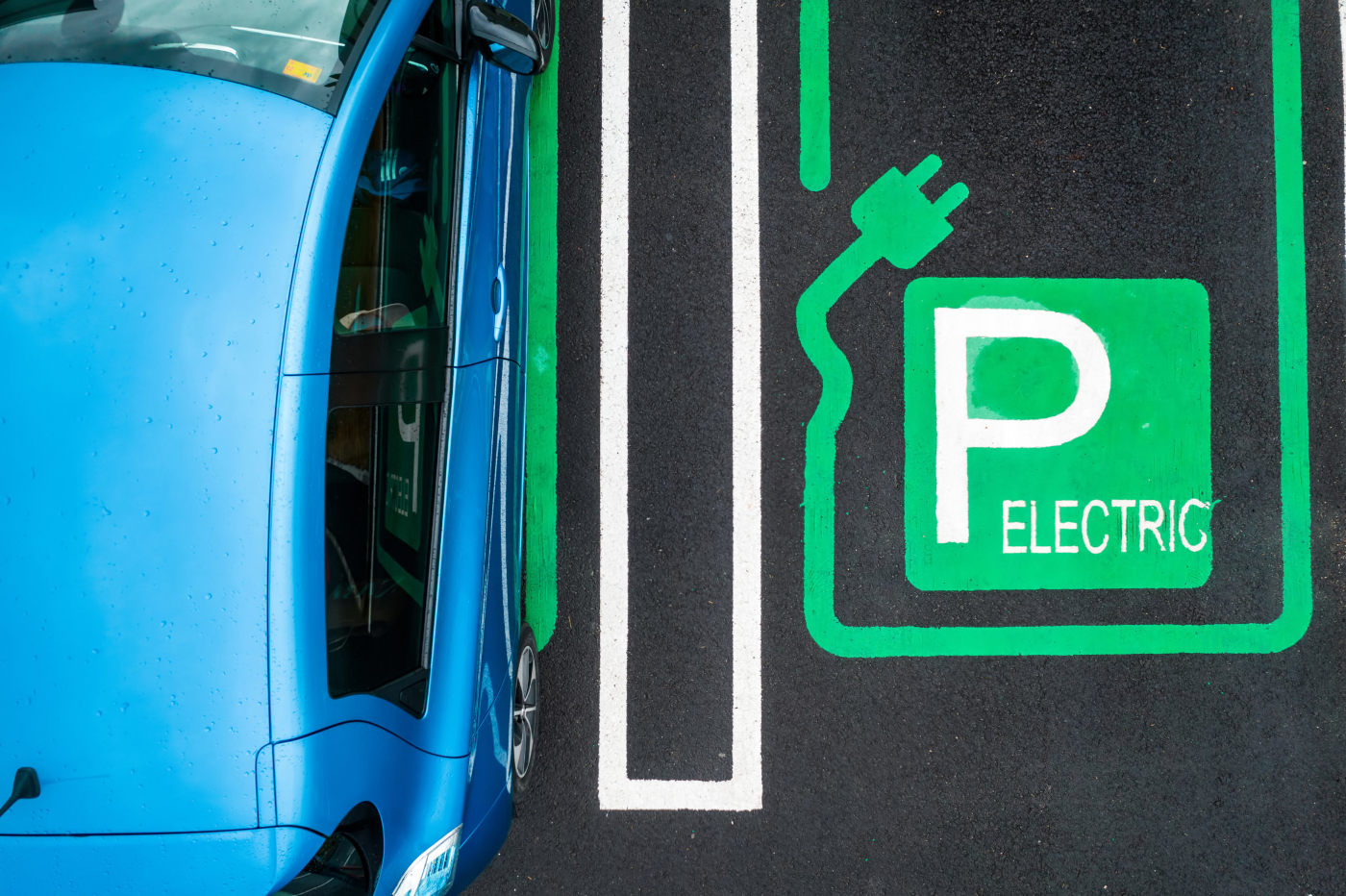 Imperativo legal: Habrá un poste de recarga eléctrica cada 60 kilómetros en la red general de carreteras de Europa porque así lo ha aprobado Bruselas para 2025