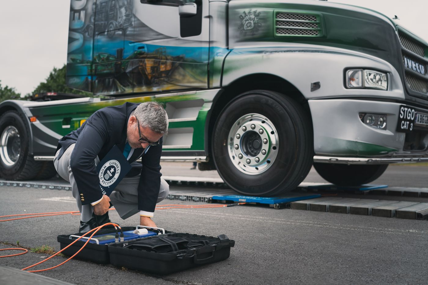 ¿Sabías que un vehículo eléctrico de 140 kW ha entrado en el Libro Récord de los Guinness por remolcar más de 153 toneladas de peso? Se trata de un Iveco eDaily