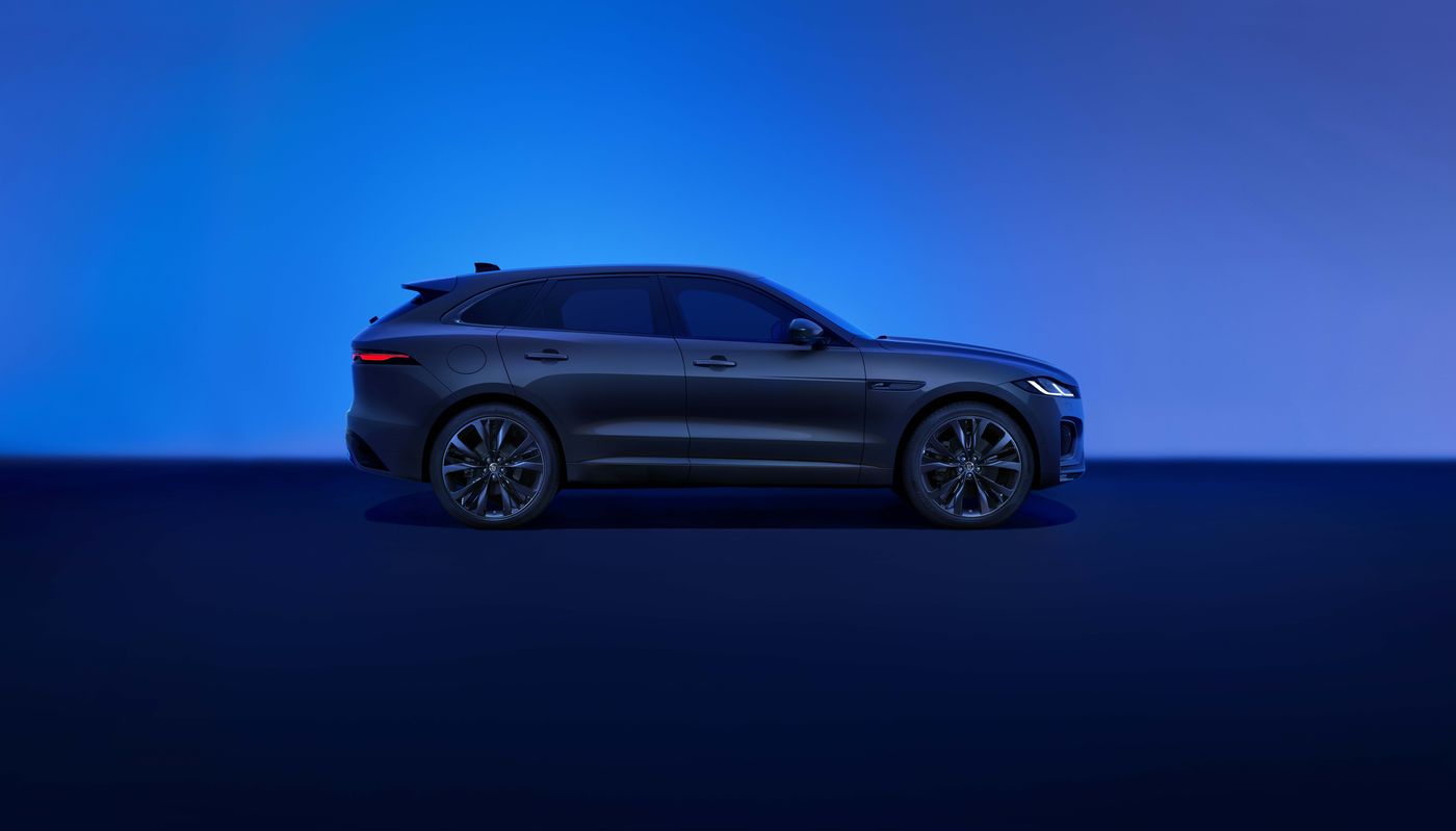 El Jaguar F-PACE híbrido enchufable aumenta su autonomía un 20 hasta los 65 kms en eléctrico, a la vez que baja el consumo de combustible y las emisiones por kilómetro