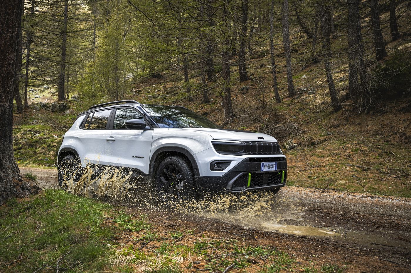 Jeep completa la gama del Avenger con la versión 4xe de tracción total, hibridación de 136 caballos y etiqueta ECO de la DGT