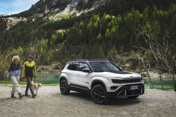 Jeep completa la gama del Avenger con la versión 4xe de tracción total, hibridación de 136 caballos y etiqueta ECO de la DGT