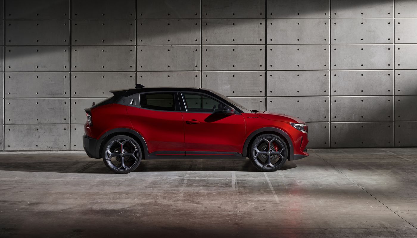 El nuevo modelo de Alfa Romeo se llama Junior y es el primer coche eléctrico de la marca italiana de tinte tan deportivo