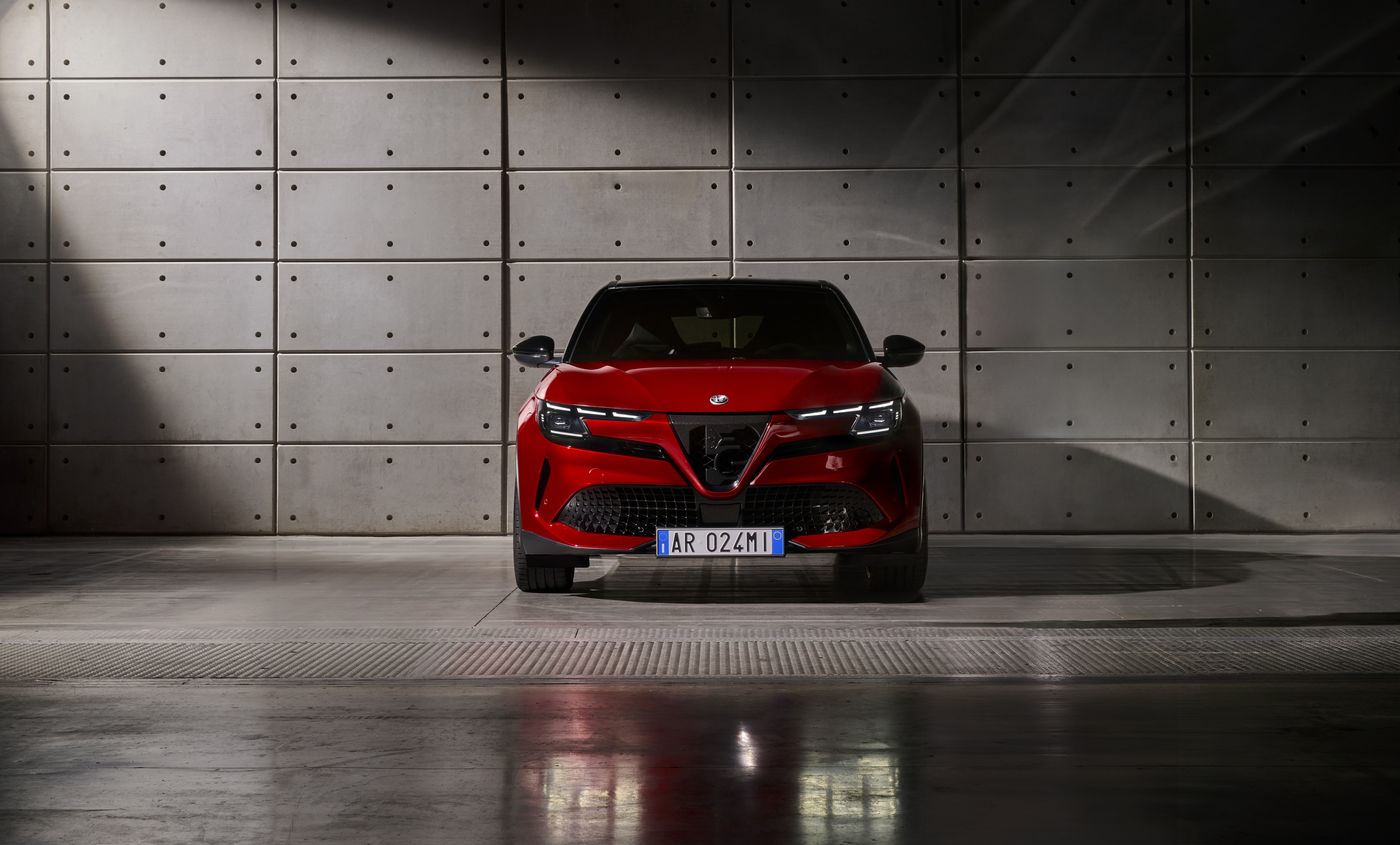 El nuevo modelo de Alfa Romeo se llama Junior y es el primer coche eléctrico de la marca italiana de tinte tan deportivo