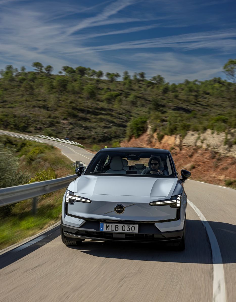 ¿Sabes cuál es la satisfacción de los usuarios de coches electrificados? Pues te sorprenderá que realizan al año una media de 12.500 km y que la autonomía no es un problema