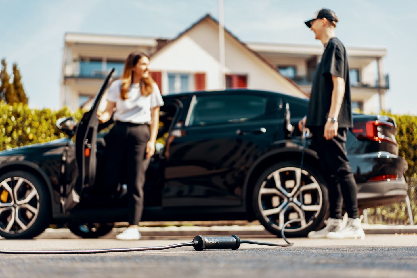 ¿Sabes cuál es la satisfacción de los usuarios de coches electrificados? Pues te sorprenderá que realizan al año una media de 12.500 km y que la autonomía no es un problema