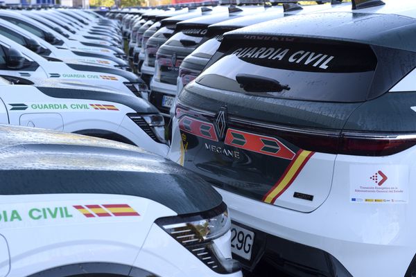 La Guardia Civil suma y sigue e incorpora 118 coches 100% eléctricos Renault Megane E-Tech a su flota como parte del plan de transición energética