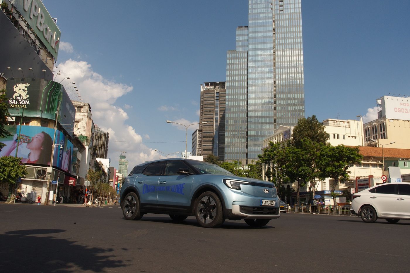 La vuelta al mundo en un Ford Explorer eléctrico, más de 29.000 kilómetros en 90 días con LexieAlford, ¡sí se puede!