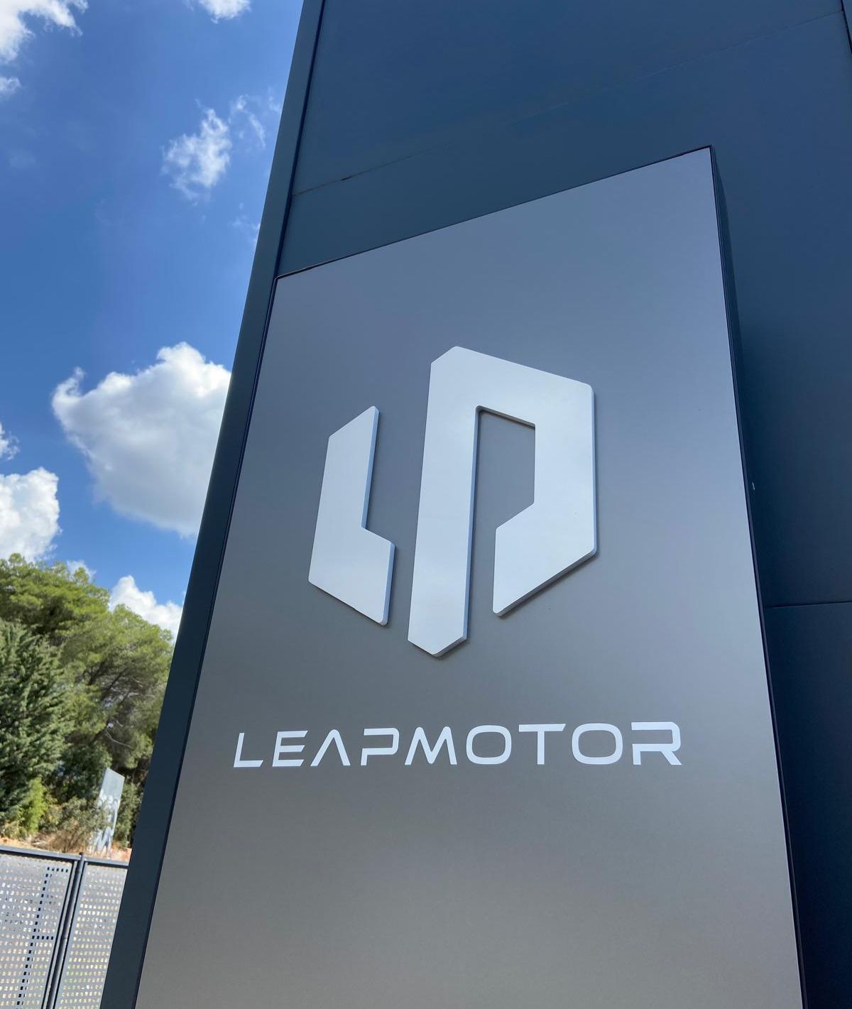 Leapmotor, asociada a Stellantis, es otra marca china de coches eléctricos que abre sus primeros concesionarios y la venta de dos modelos en España