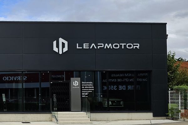 Leapmotor, asociada a Stellantis, es otra marca china de coches eléctricos que abre sus primeros concesionarios y la venta de dos modelos en España