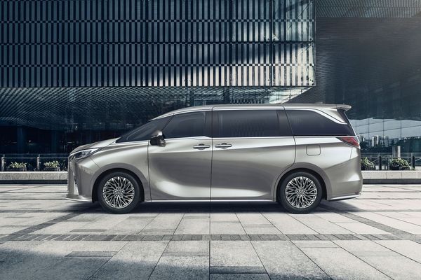 Lexus entra en un nuevo segmento con el LM uniendo lujo, calidad y confort en una limusina MPV