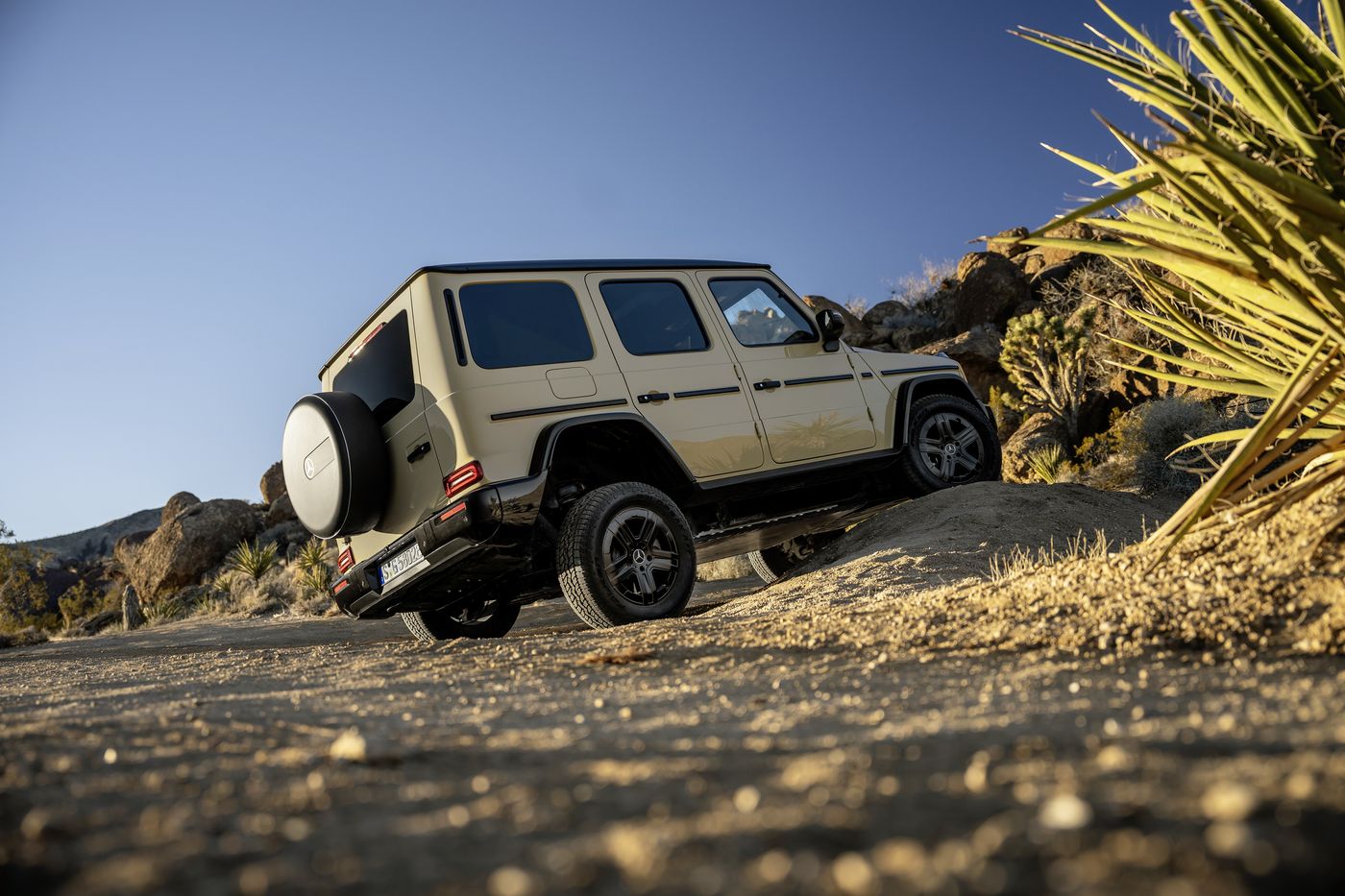 El rey de los todoterrenos, el Mercedes Clase G, se hace eléctrico 100% con cuatro motores, 587 caballos, batería de 116 kWh y 473 kilómetros de autonomía