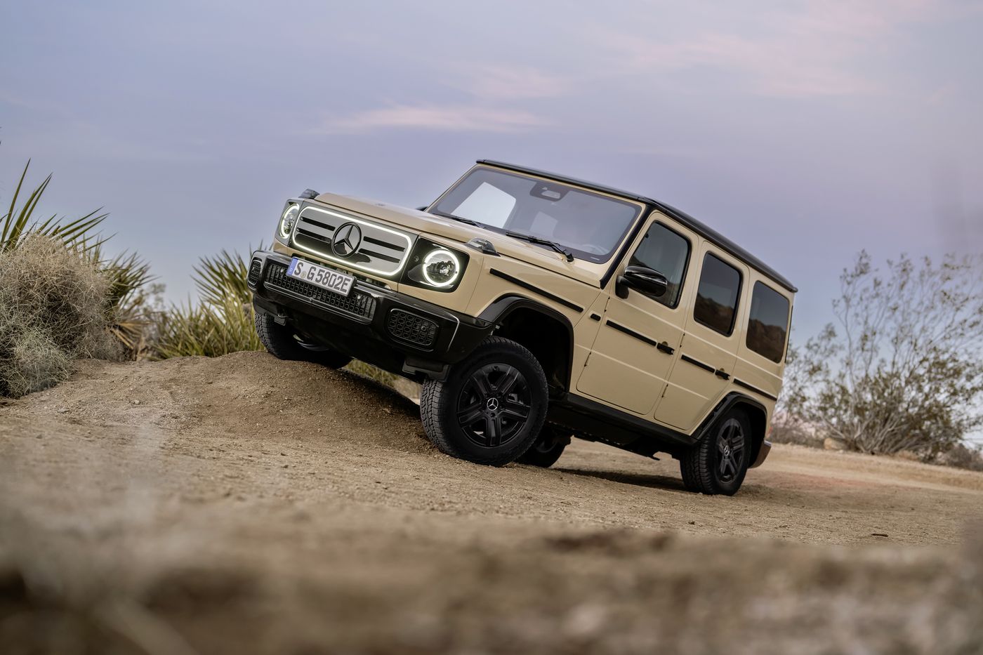 El rey de los todoterrenos, el Mercedes Clase G, se hace eléctrico 100% con cuatro motores, 587 caballos, batería de 116 kWh y 473 kilómetros de autonomía