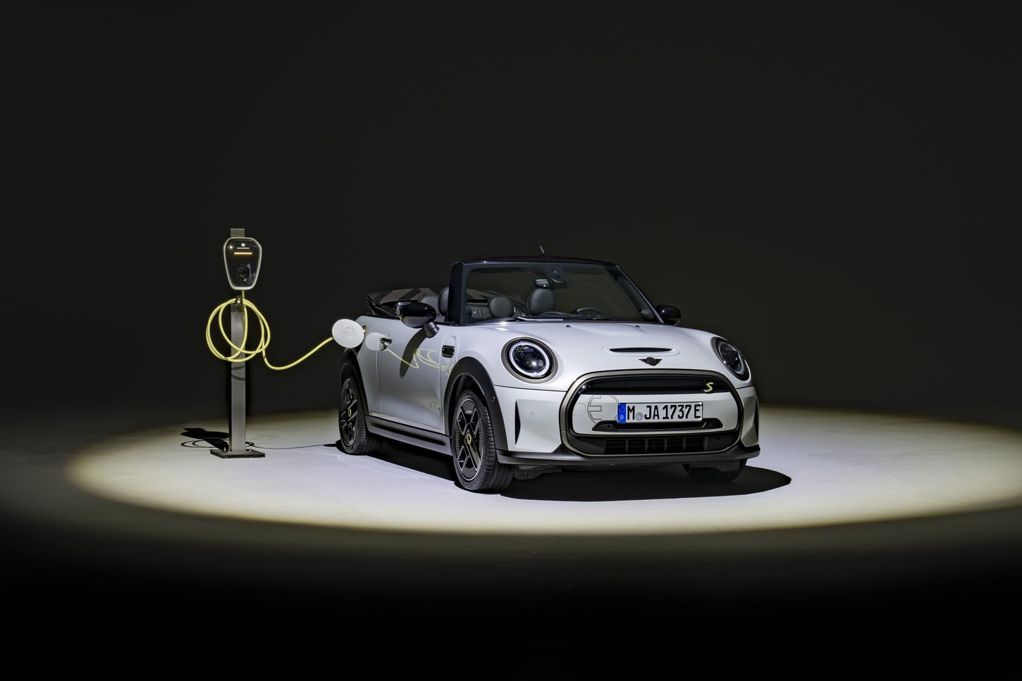 Luz verde para el Mini Cabrio 100% eléctrico, un descapotable serie limitada de cuatro plazas por 61.000 euros