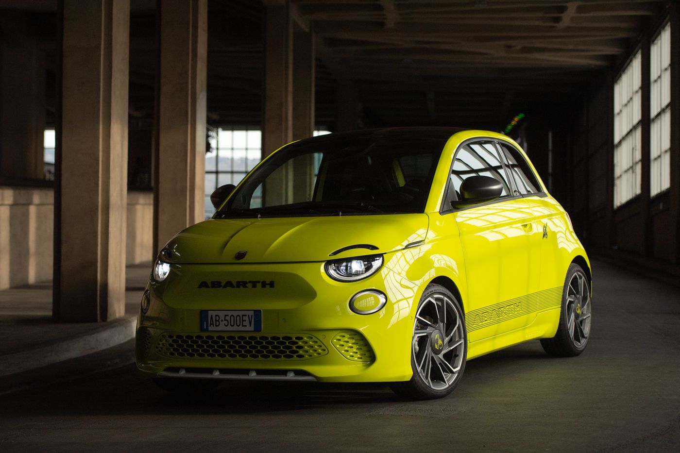 Abarth 500e, o la alternativa de la marca del Escorpión a su gama de motores de combustión