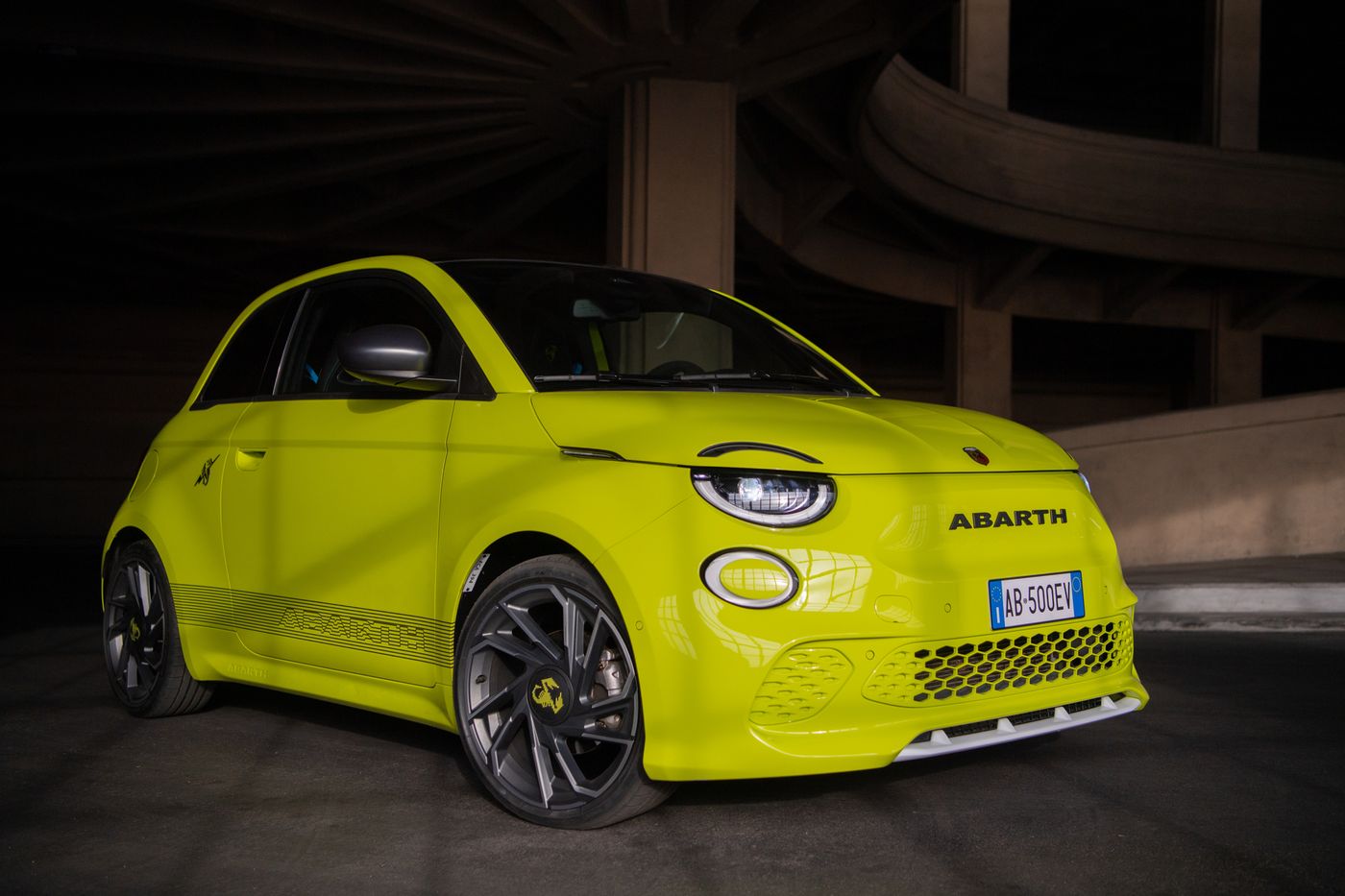 Abarth 500e, o la alternativa de la marca del Escorpión a su gama de motores de combustión