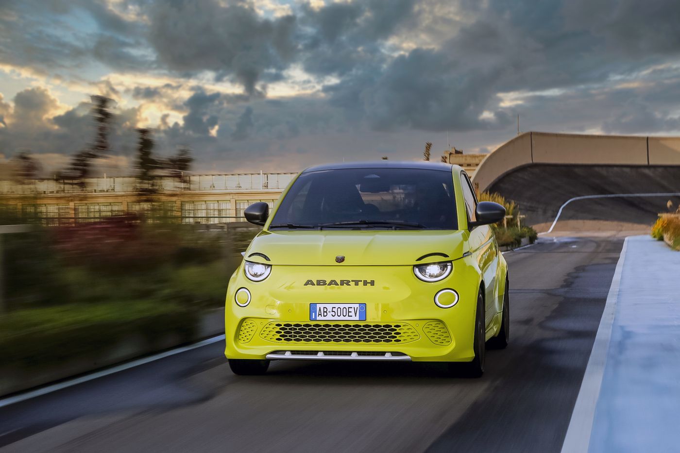 Abarth 500e, o la alternativa de la marca del Escorpión a su gama de motores de combustión