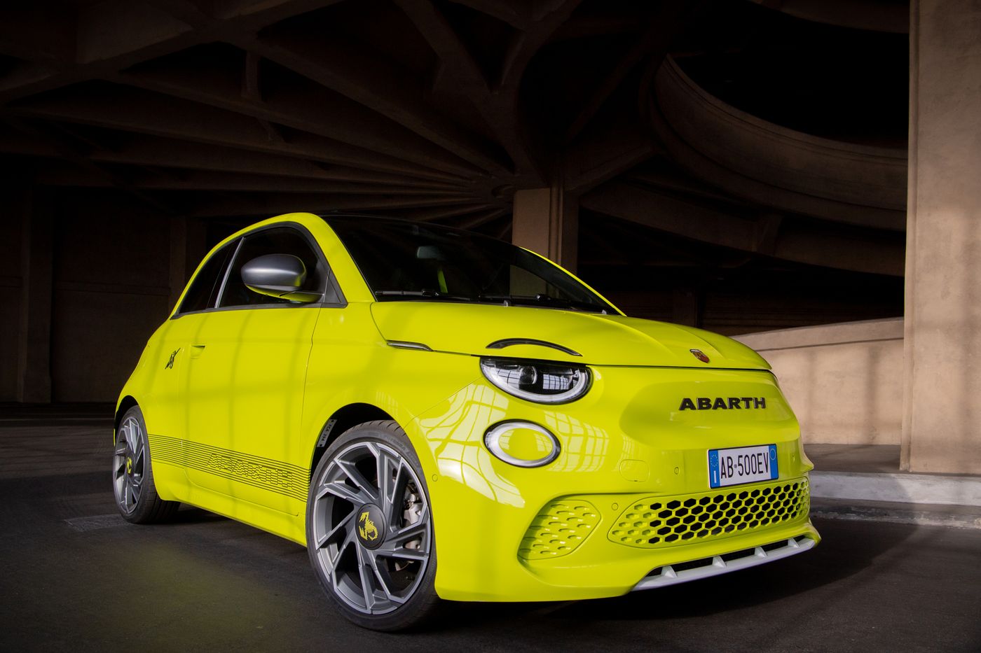 Abarth 500e, o la alternativa de la marca del Escorpión a su gama de motores de combustión