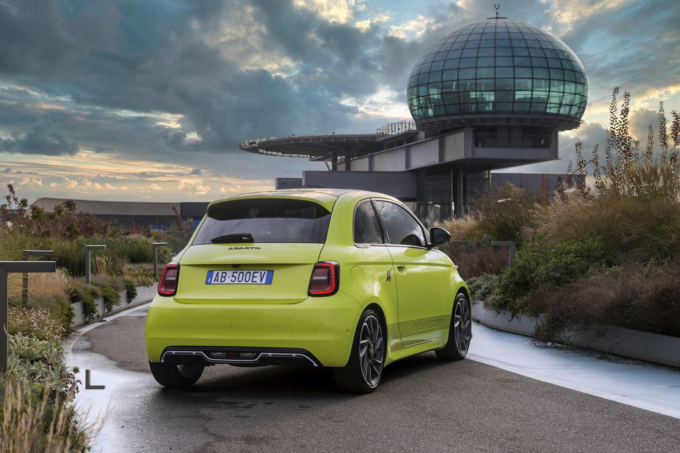 Abarth 500e, o la alternativa de la marca del Escorpión a su gama de motores de combustión