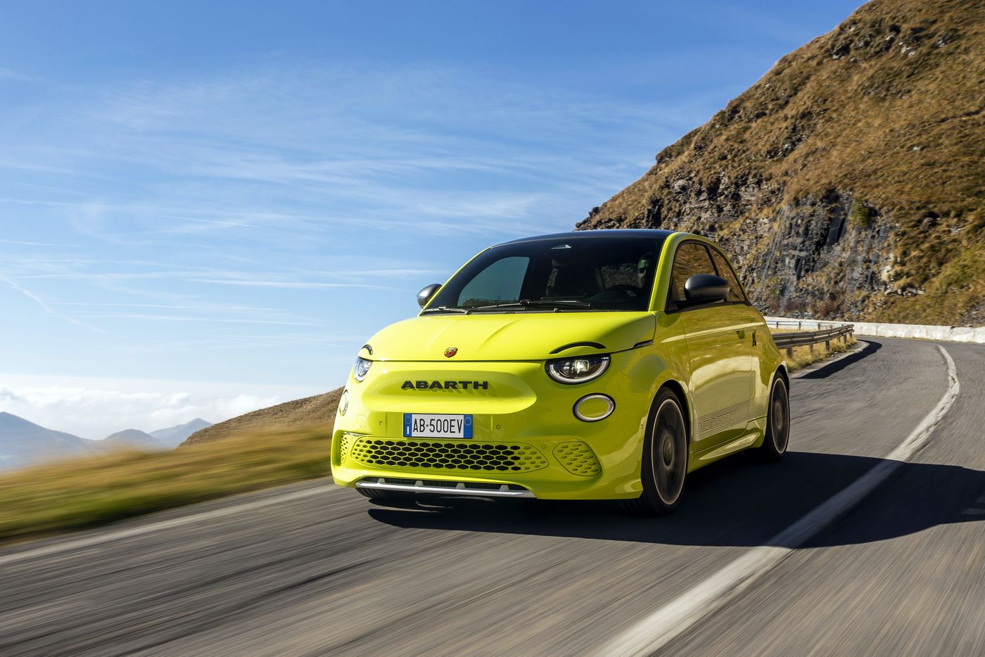 Abarth 500e, o la alternativa de la marca del Escorpión a su gama de motores de combustión