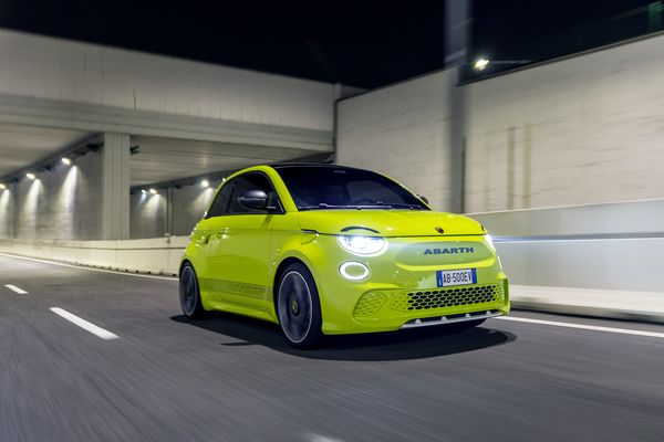 Abarth 500e, o la alternativa de la marca del Escorpión a su gama de motores de combustión