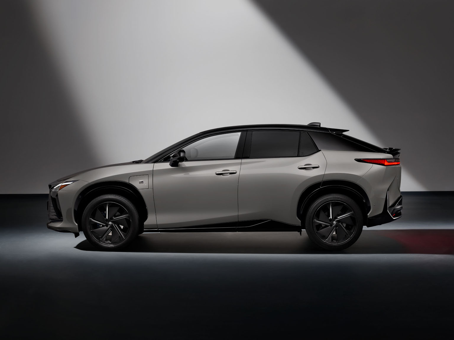 Nuevo Lexus RZ250, un SUV eléctrico 100% de hasta 408 caballos de potencia y hasta tracción total