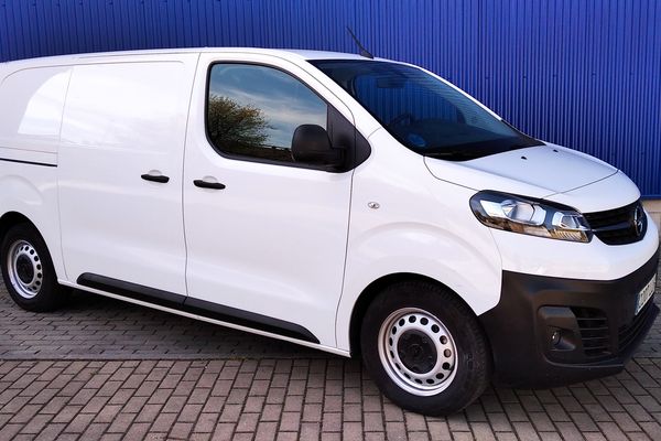 A prueba, Opel Vivaro-e, una furgoneta eléctrica con 136 caballos, carga de hasta 1.275 kilos y autonomía de hasta 330 kilómetros