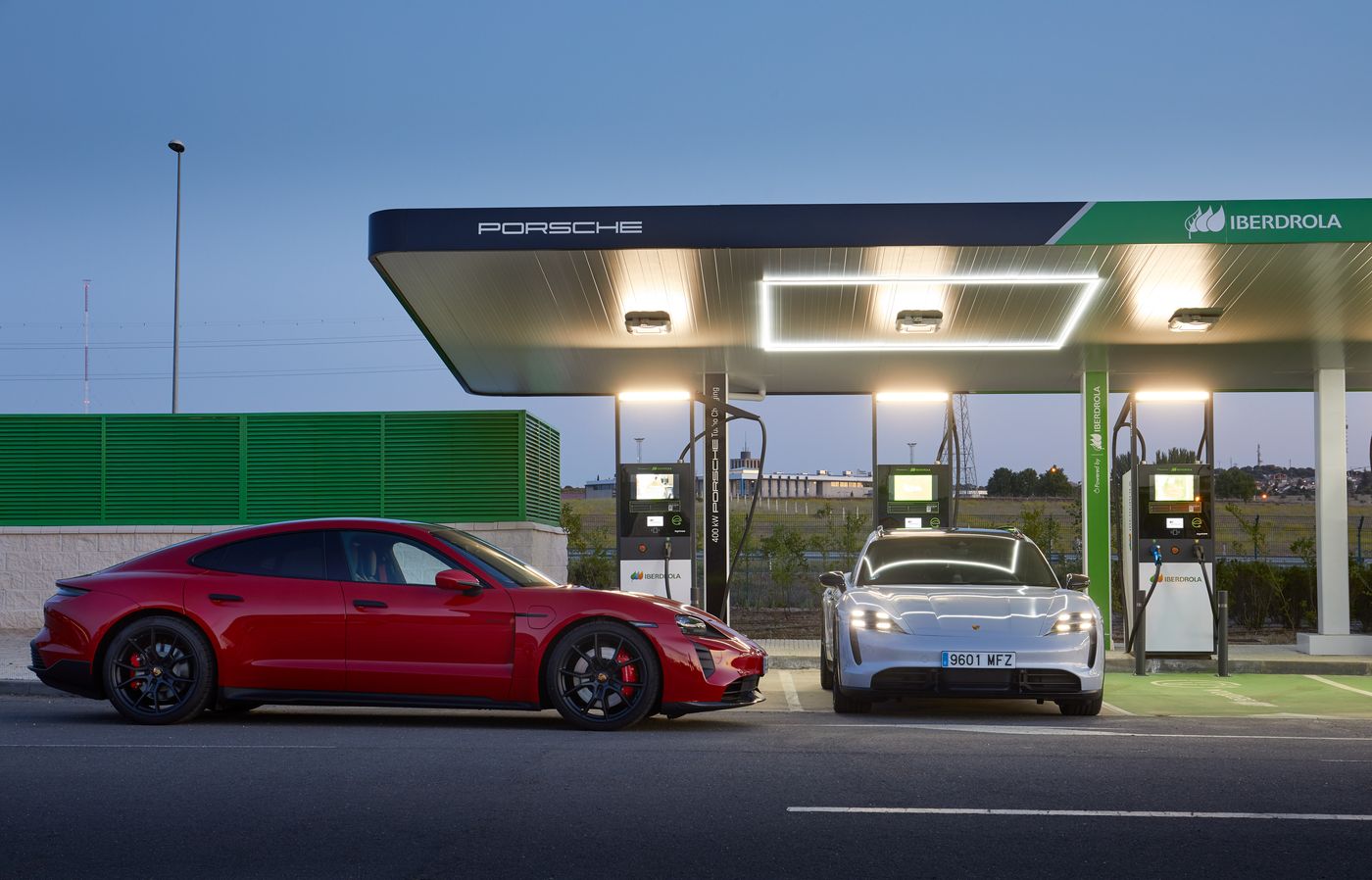 Porsche ya cuenta en España y Portugal con 75 ubicaciones de cargadores ultrarrápidos de los que además se puede beneficiar cualquier otro vehículo eléctrico