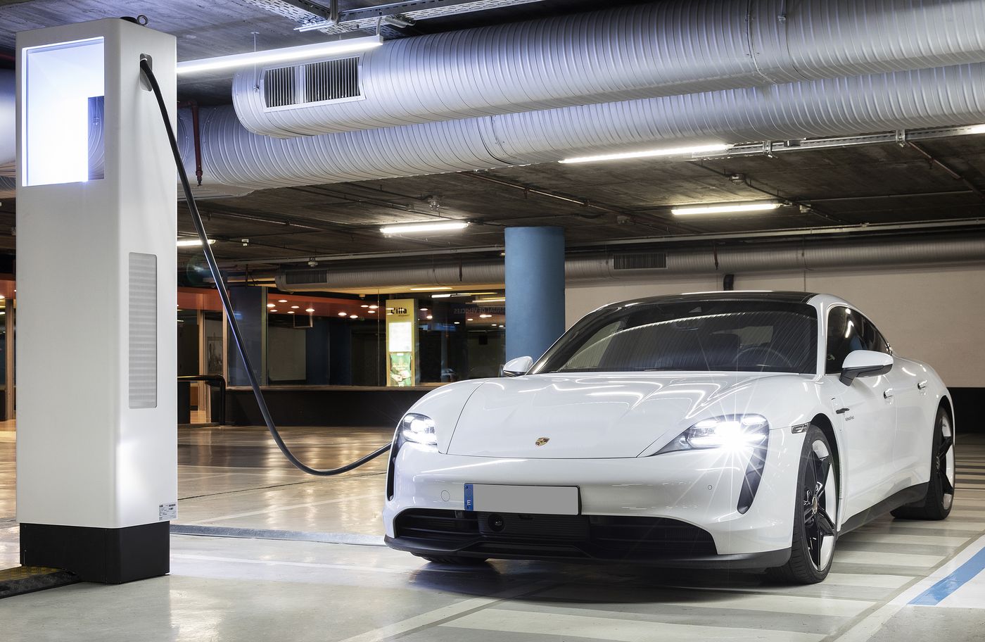 Porsche ya cuenta en España y Portugal con 75 ubicaciones de cargadores ultrarrápidos de los que además se puede beneficiar cualquier otro vehículo eléctrico