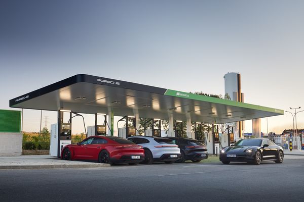 Porsche ya cuenta en España y Portugal con 75 ubicaciones de cargadores ultrarrápidos de los que además se puede beneficiar cualquier otro vehículo eléctrico