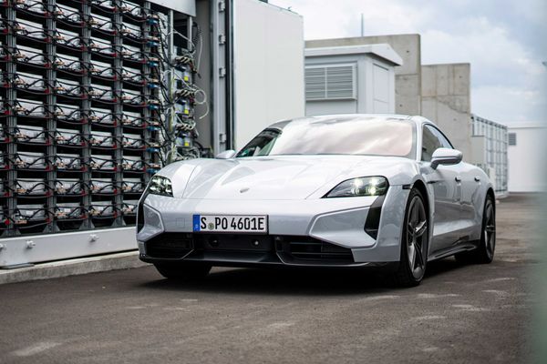 ¿Qué hacer con las baterías usadas de los coches eléctricos? Porsche nos muestra una muy interesante segunda vida para este importante elemento