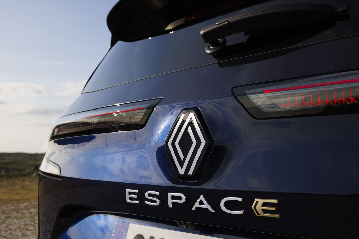 La sexta generación del Renault Espace, electrificada y con cinco o siete asientos, ya se puede pedir en los concesionarios a partir de 43.500 euros