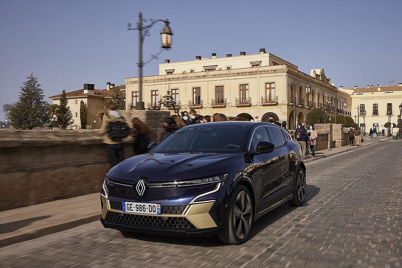 Nuevo Renault Megane E-TECH 100% eléctrico: el SUV con hasta 470 km de autonomía y asistente Google de serie