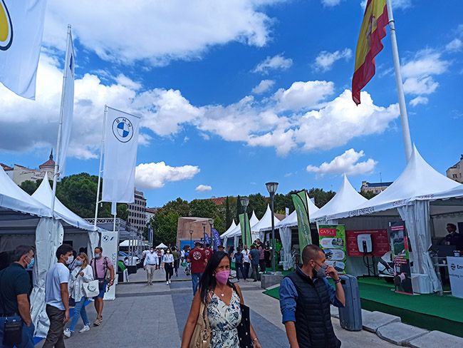 Feria del Vehículo Eléctrico de Madrid septiembre 2021 en la Plaza de Colón