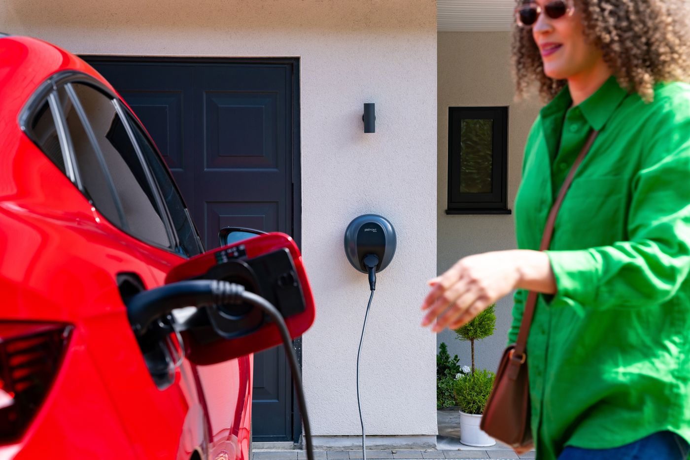 Más cargadores para coches eléctricos, Pod Point se asocia con SeisSolar para lanzar al mercado el Solo 3S, un sistema de carga doméstica con energía solar