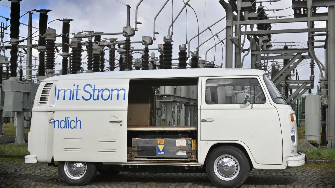 Volkswagen T2 Electric de 1978, un vehículo eléctrico del siglo pasado por una de las grandes marcas que apuestan por la electrificación del automóvil