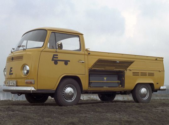 Volkswagen T2 Electric de 1978, un vehículo eléctrico del siglo pasado por una de las grandes marcas que apuestan por la electrificación del automóvil